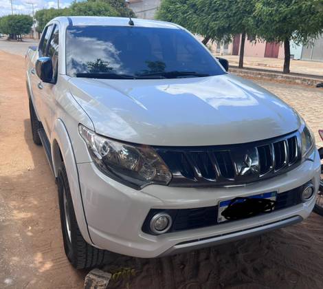 MITSUBISHI L200 TRITON 2.4 16V TURBO DIESEL SPORT HPE CD 4P 4X4 AUTOMÁTICO MITSUBISHI L200 TRITON 2.4 16V TURBO DIESEL SPORT HPE CD 4P 4X4 AUTOMÁTICO